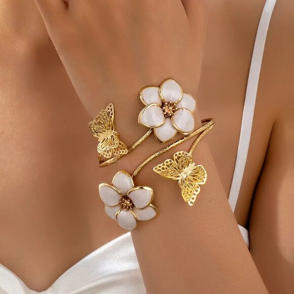 3/$35 Gold Tone White Flower Butterfly Cuff Bracelet Statement Floral Jewelry - Picture 1 of 6
